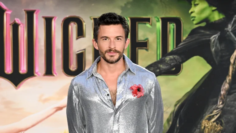 Jonathan Bailey Height: Everything You Need to Know